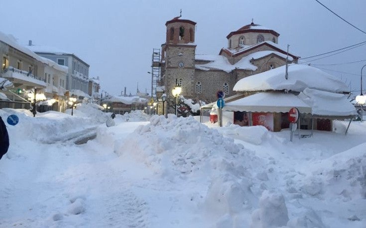 Μπακογιάννης: Σε κατάσταση έκτακτης ανάγκης η Κύμη- Στα 3 μέτρα το χιόνι